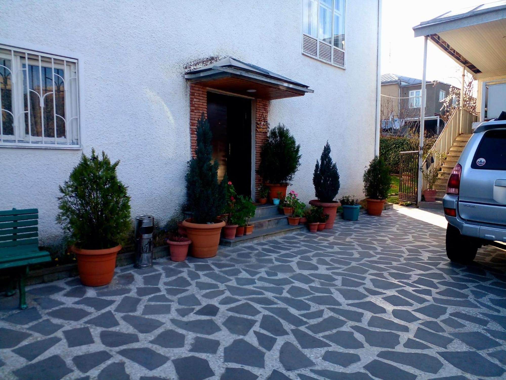 Guesthouse Giorgi Telavi Extérieur photo